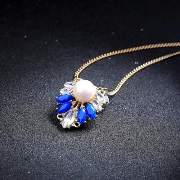 Blue Resin Rhinestone Pearl Minimalist Gold Pendant Necklace - Picture 7 of 9
